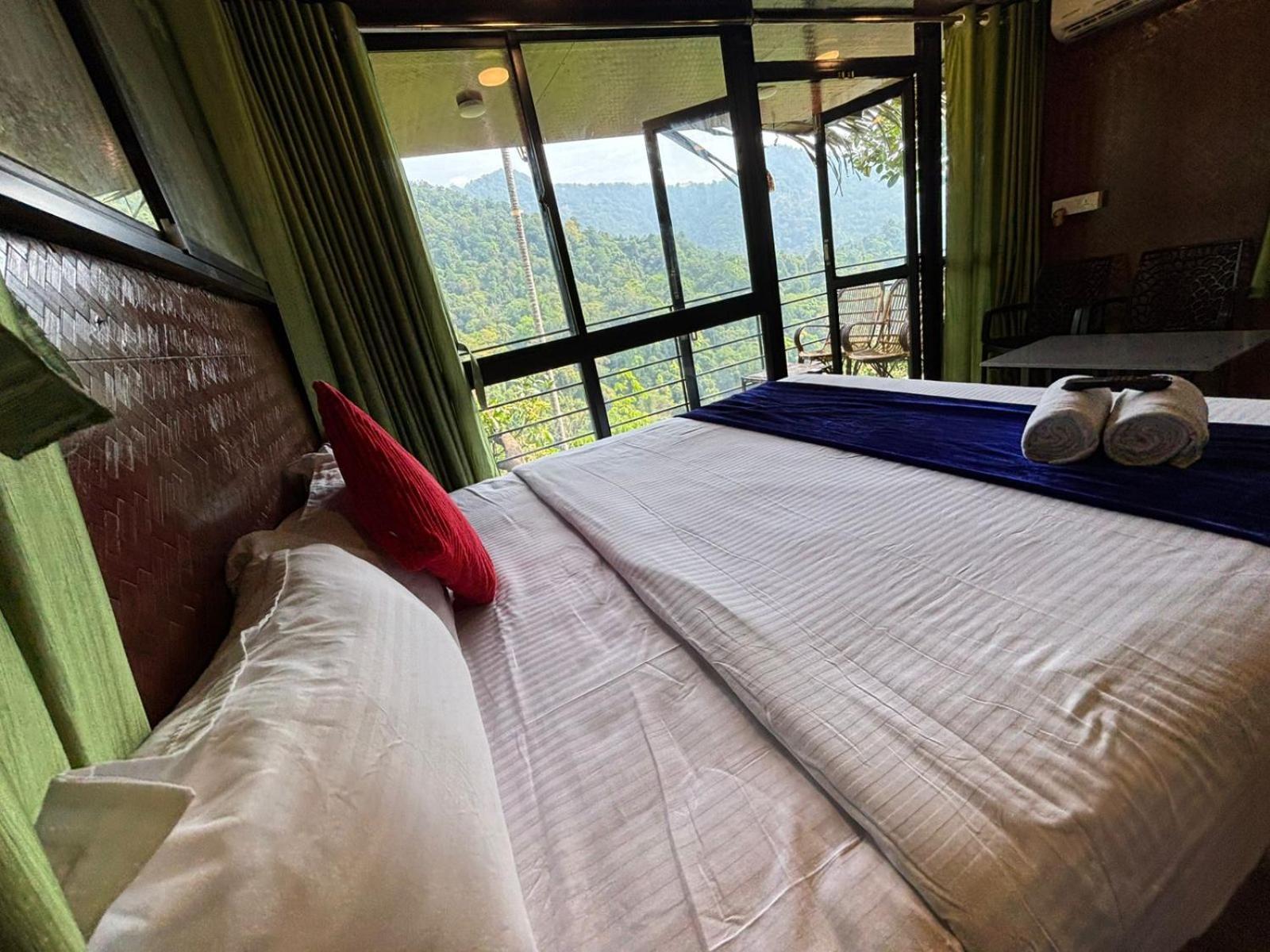 Holistic Stay Eco-Resort & Ayurvedic Retreat Paithalmala ภายนอก รูปภาพ